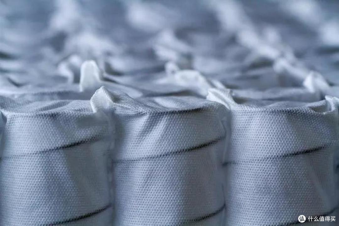 床垫选购挑选指南：弹簧式、乳胶、记忆床垫哪个舒服？柔软支撑性又好的床垫有哪些？