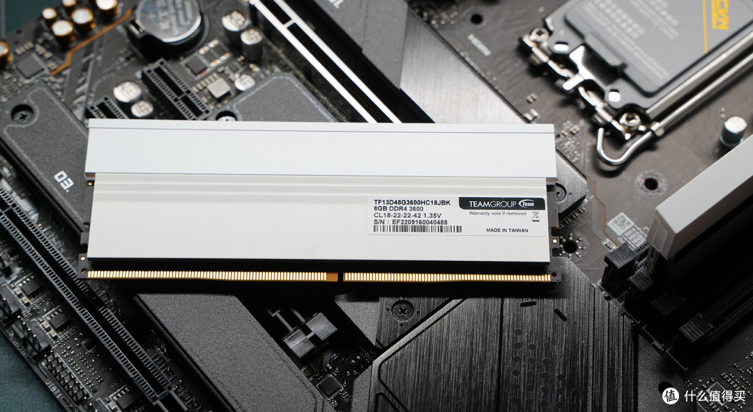 既好看还能超 十铨梦境DDR4 3600MHz 8G*2内存评测