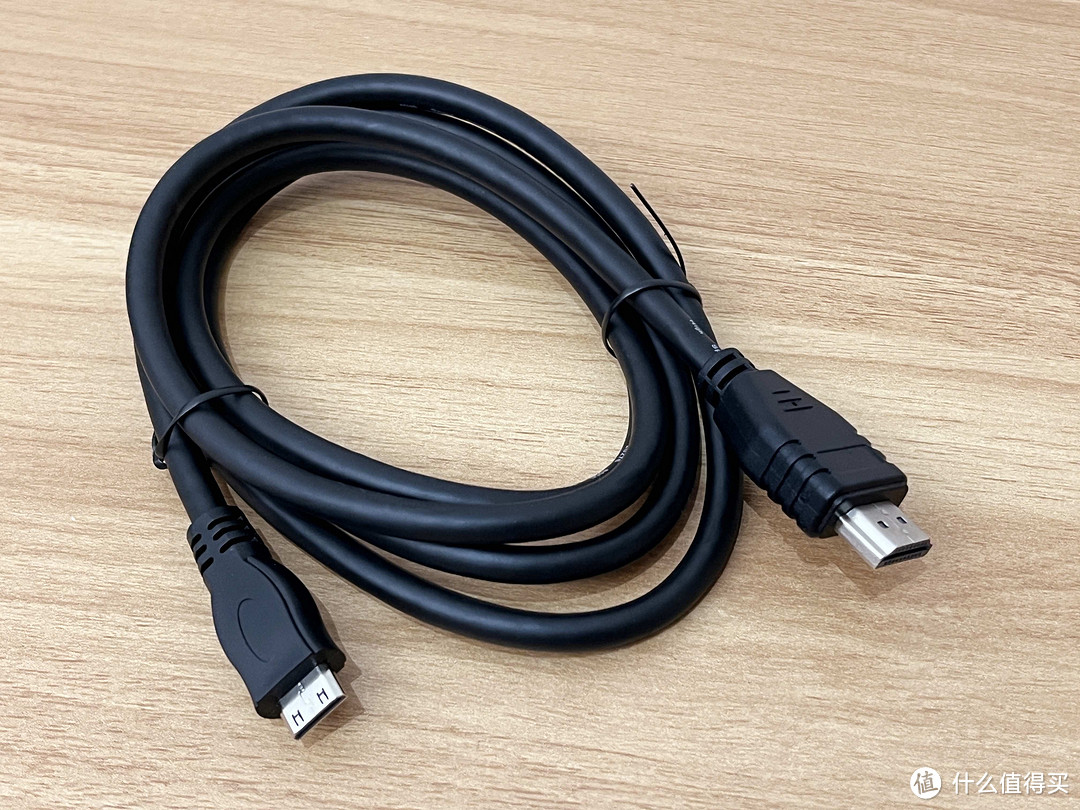 任天堂NS的好搭档:六维鲨S14F6超薄便携屏,从此掌机和MacBook Pro都有个便携显示器使用了