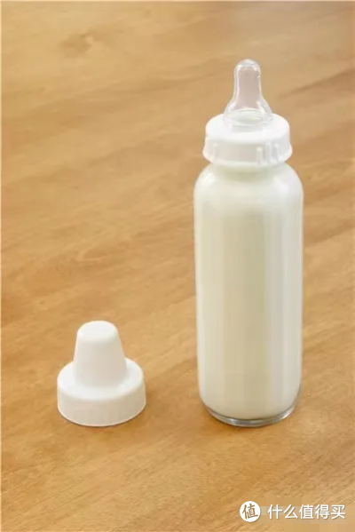 奶瓶有哪些材质,有哪些类别,应该怎么选购适合宝宝的奶瓶;以及奶瓶推荐、奶瓶消毒器，选购奶瓶轻松放心!