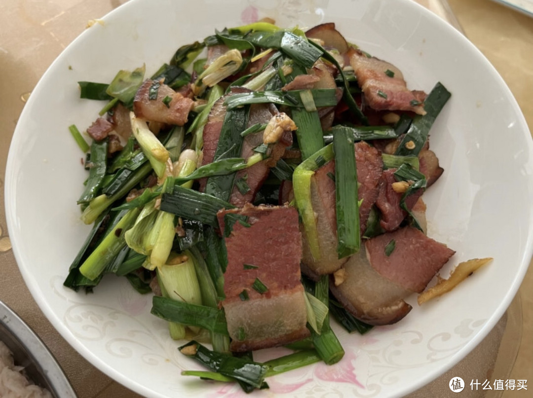 冬季比吃美食﻿——大蒜辣椒炒腊肉