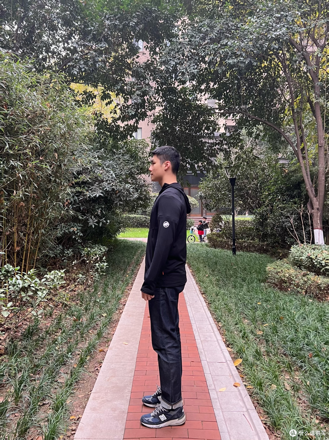侧面来一张全身,还是注意袖长