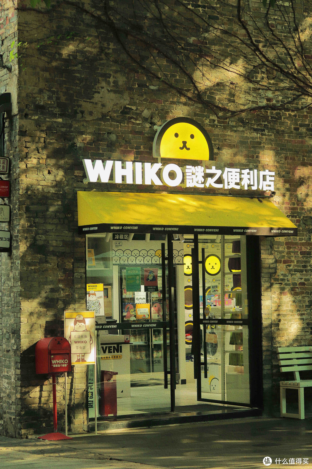 黄昏下的商店