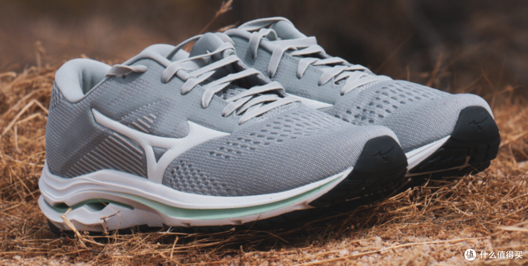 2022年,跑者世界评选最适合扁平足的跑鞋