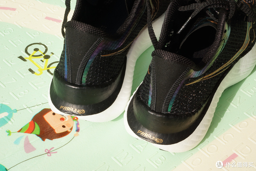 更适合大众跑者的碳板鞋--索康尼啡鹏3“北马”完赛评测报告