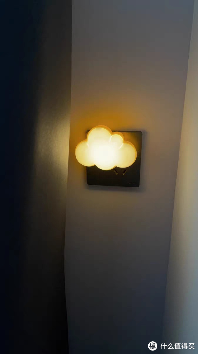 小蘑菇造型设计的灯，真的好可爱