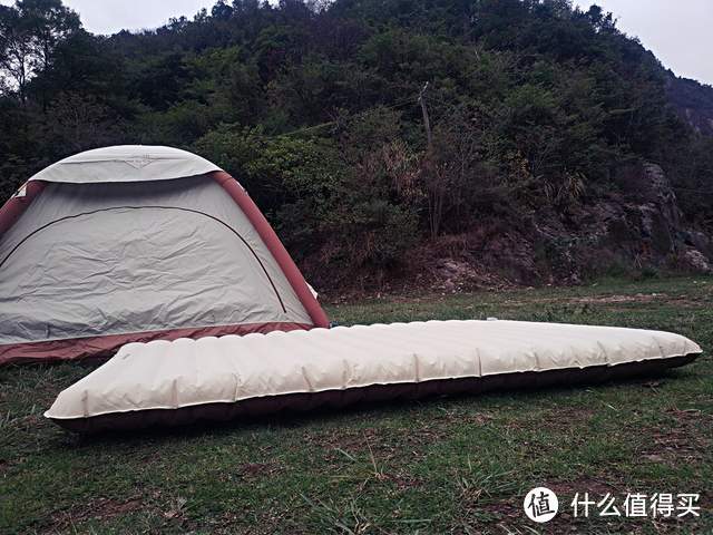 轻松搭建,温馨躺平:一宿一键充气帐篷、充气睡垫