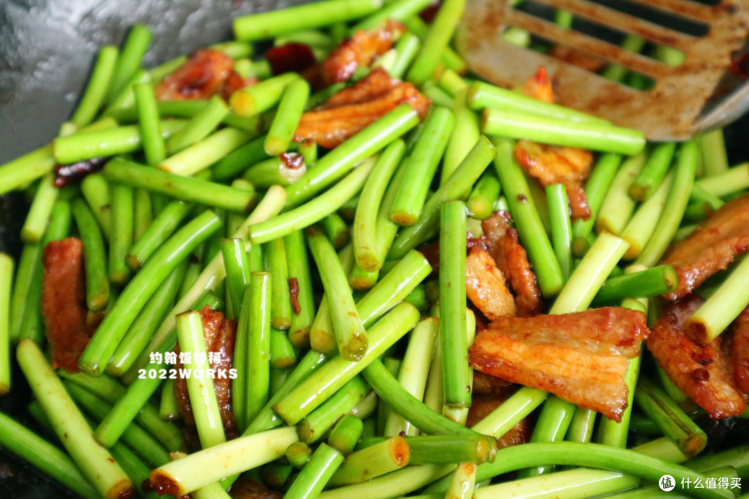 蒜苔炒肉这样做,方便又快捷、肉香蒜苔脆,10分钟上桌全家爱吃
