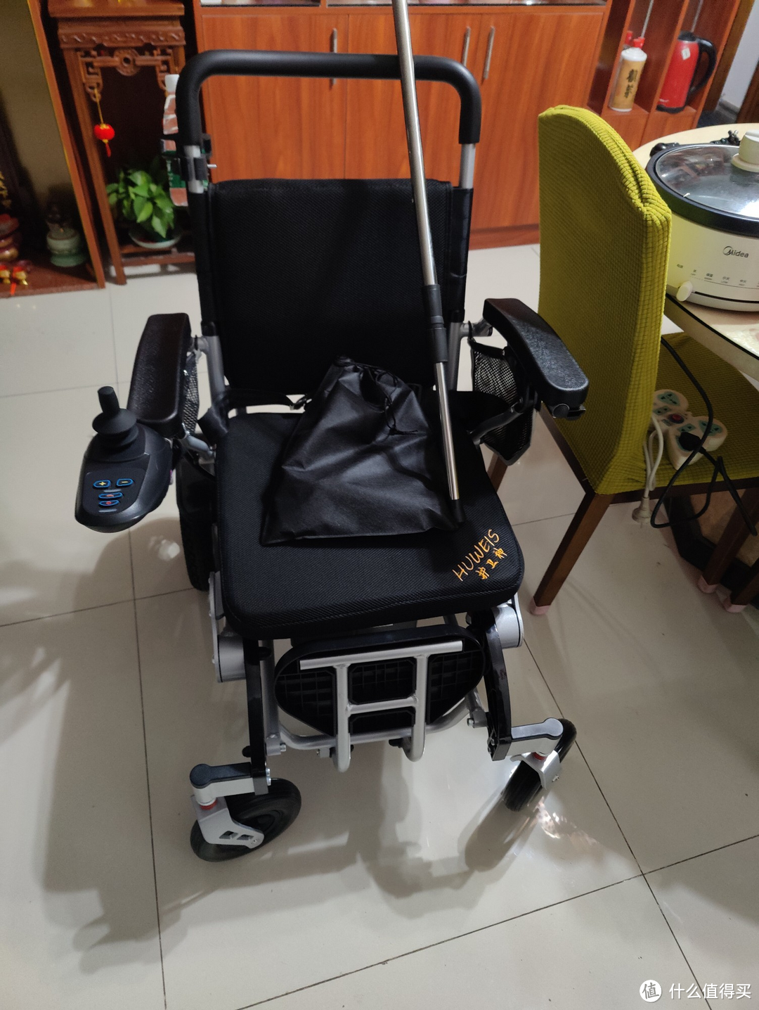 香港品牌护卫神(HUWEISHEN) 折叠遥控电动轮椅