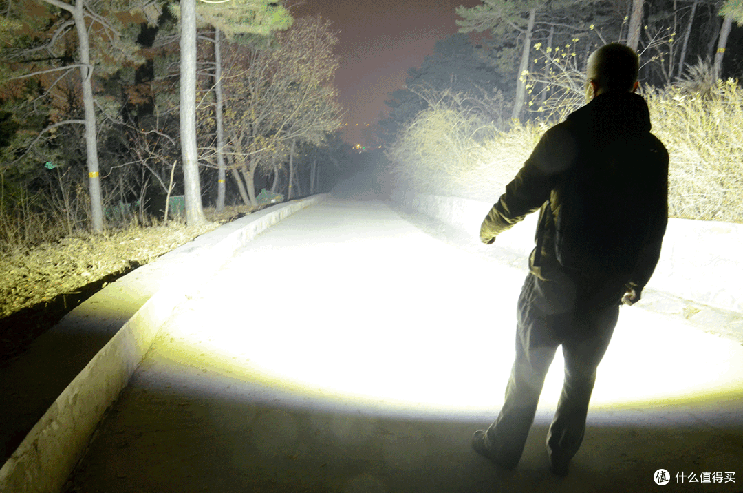 掌中强光压制、灵活制服黑夜:奈特科尔 TM12K