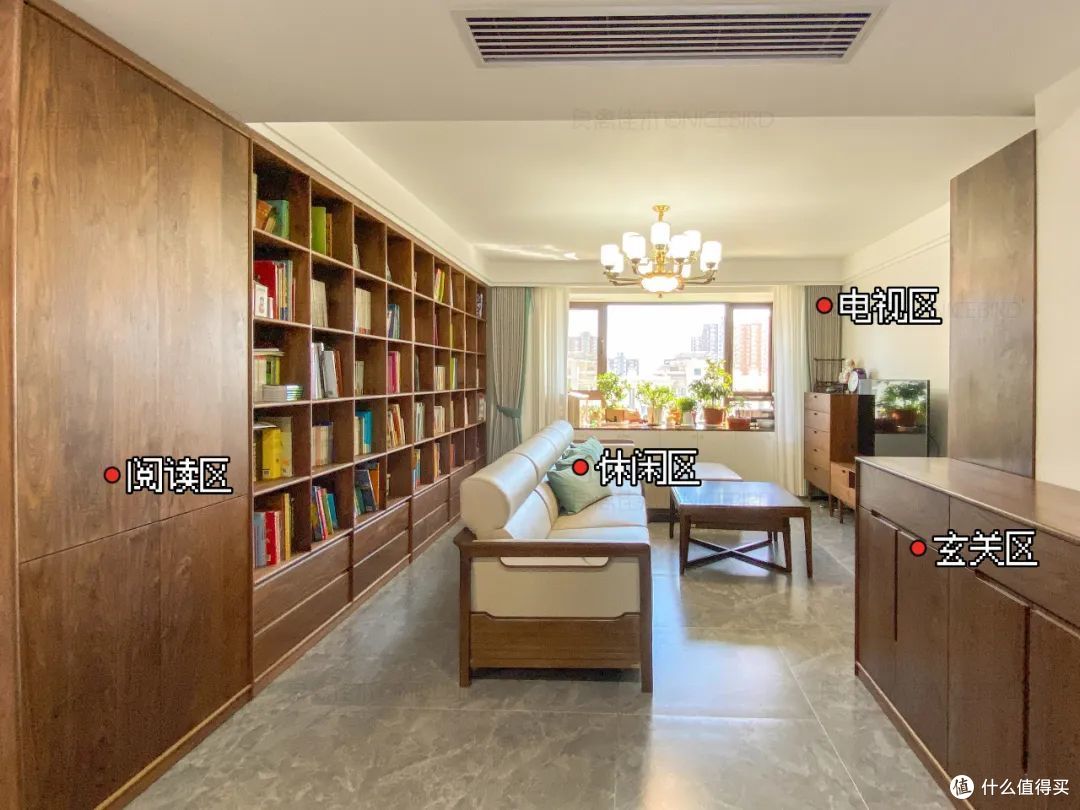 客厅多宽能做沙发背景书柜?北京业主巧用洄游动线打造更多家人互动场景