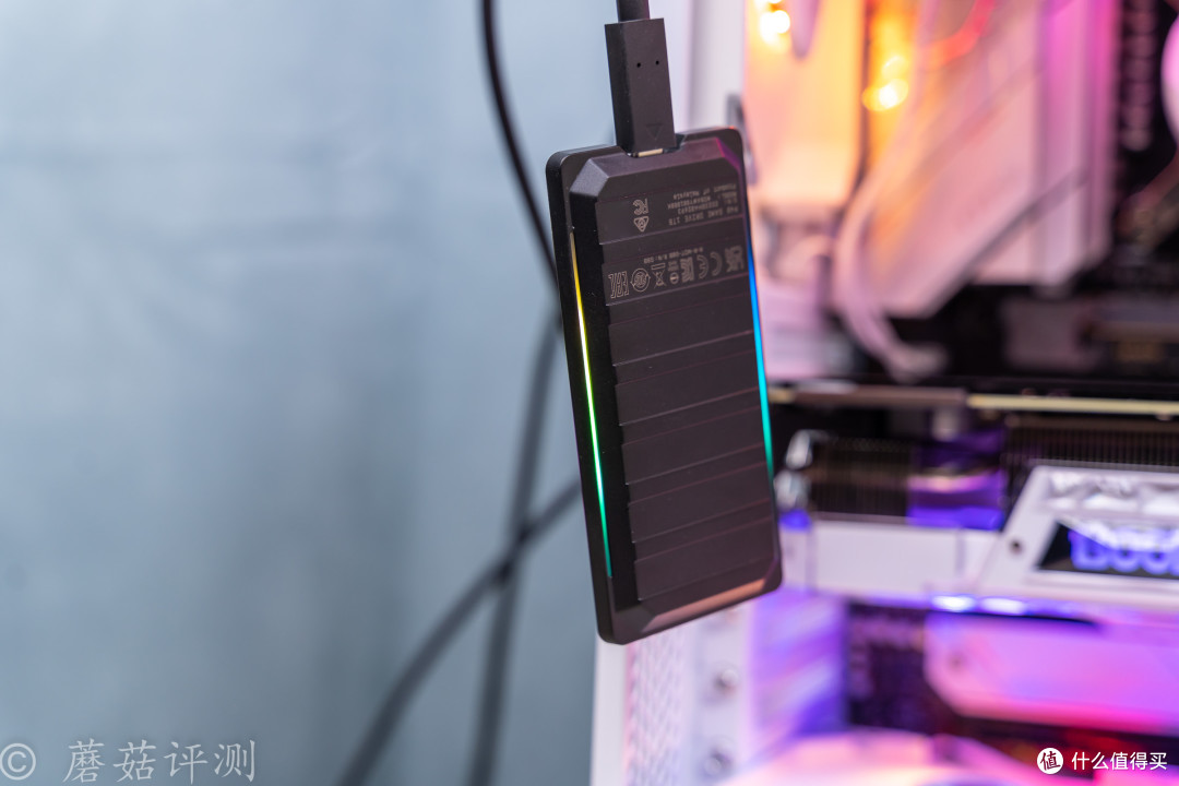 峰值2000MB/s,传输又快又稳定、WD_BLACK P40游戏移动固态硬盘 评测