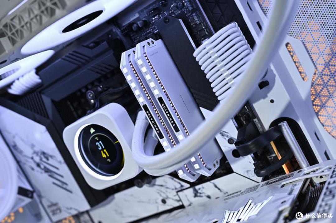 7950X+华擎X670E Taichi Carrara+海盗船白色全家桶装机展示