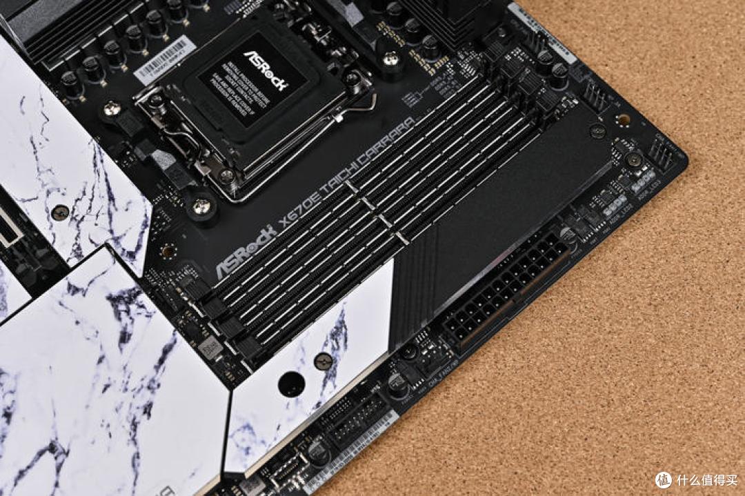 7950X+华擎X670E Taichi Carrara+海盗船白色全家桶装机展示