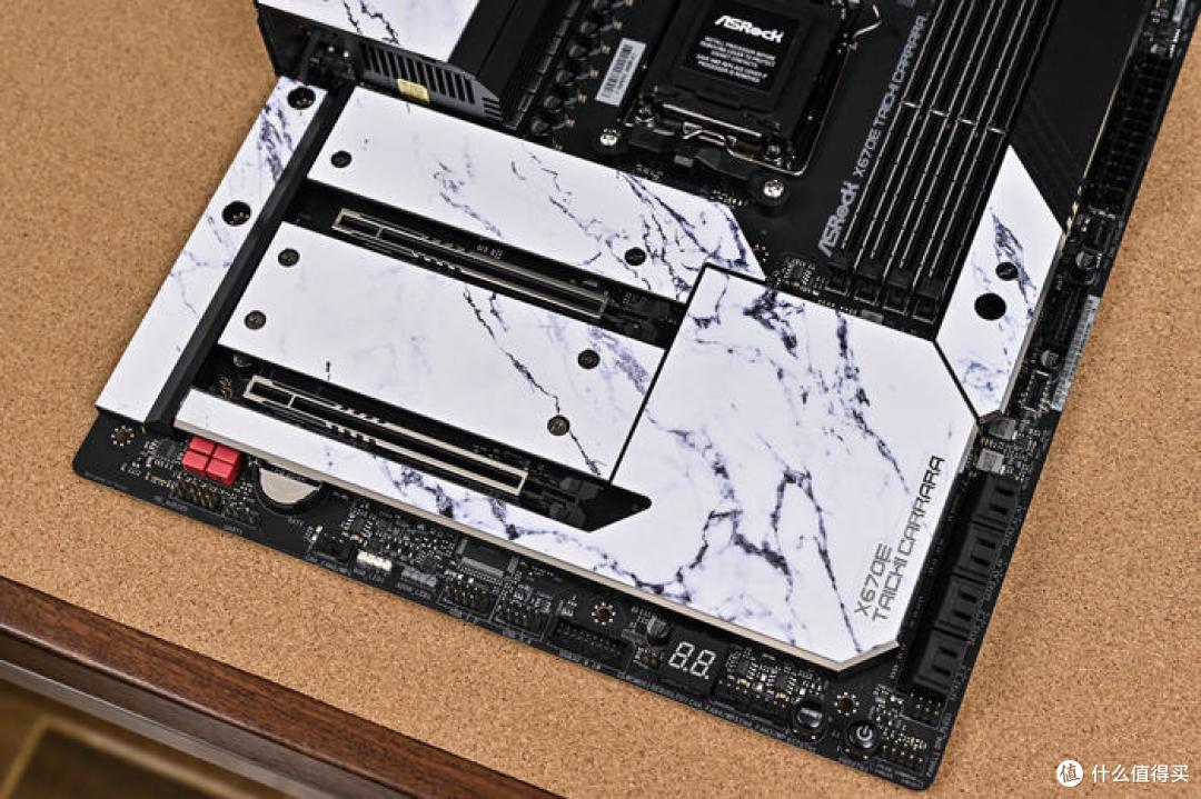 7950X+华擎X670E Taichi Carrara+海盗船白色全家桶装机展示