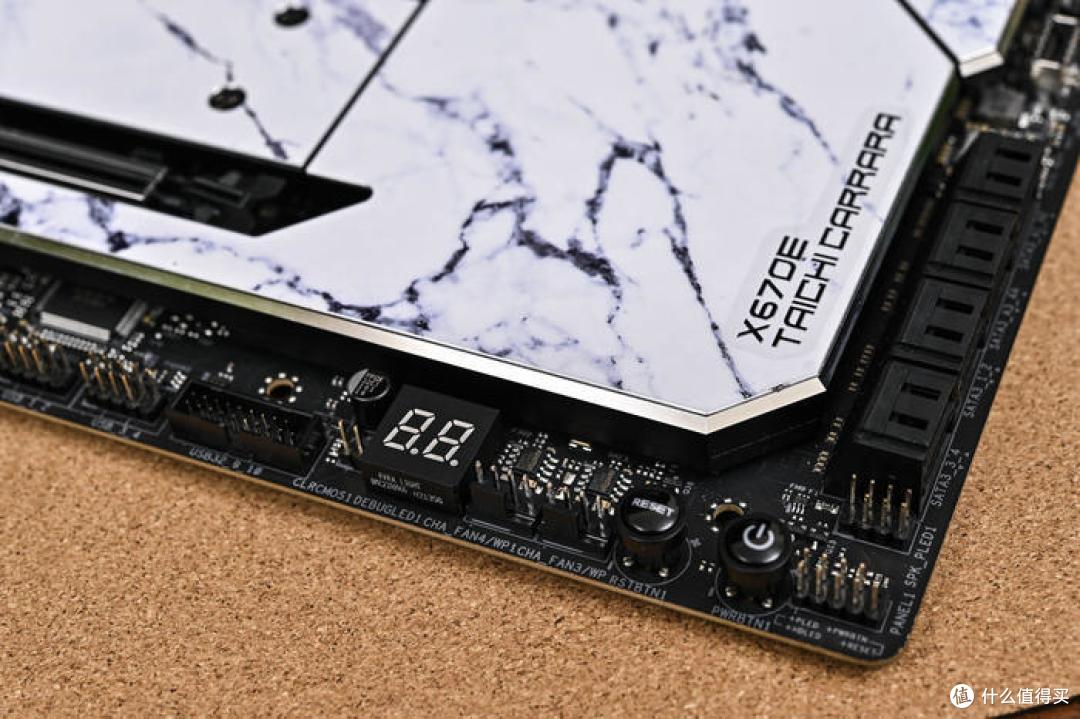 7950X+华擎X670E Taichi Carrara+海盗船白色全家桶装机展示
