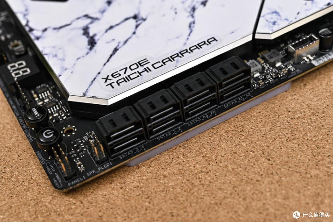 7950X+华擎X670E Taichi Carrara+海盗船白色全家桶装机展示