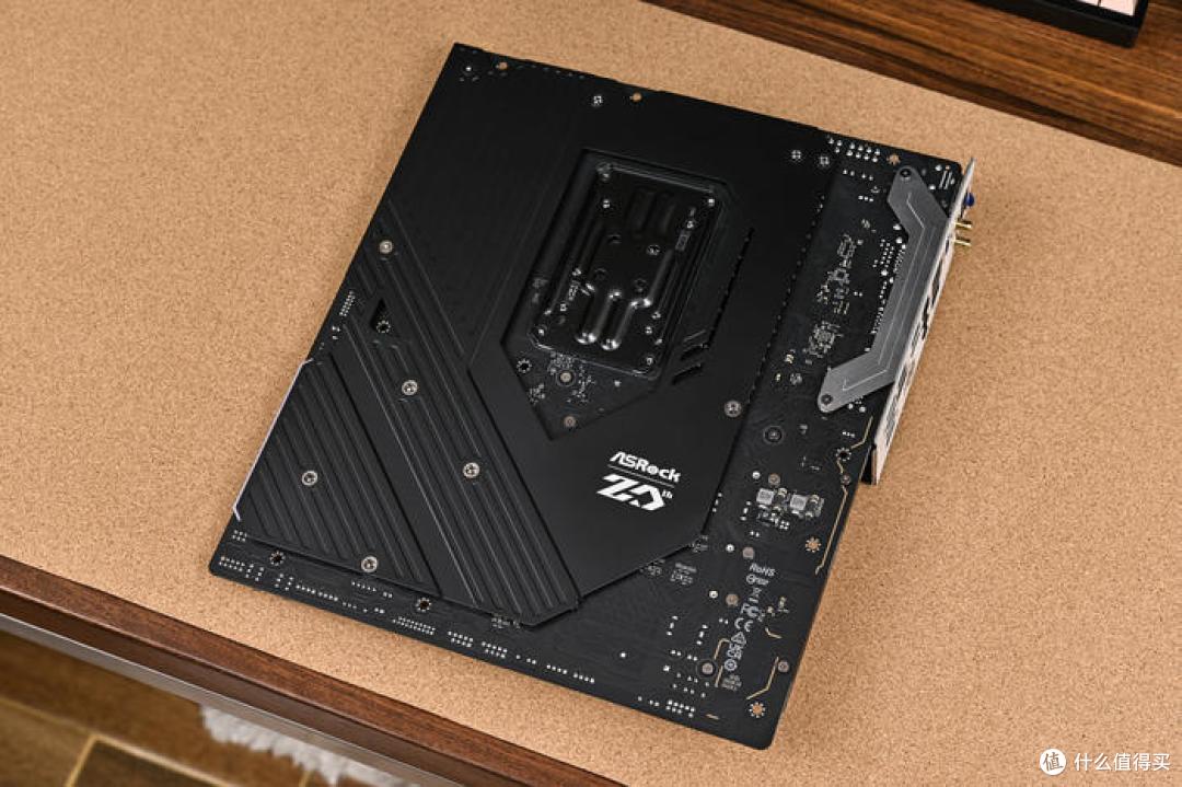 7950X+华擎X670E Taichi Carrara+海盗船白色全家桶装机展示