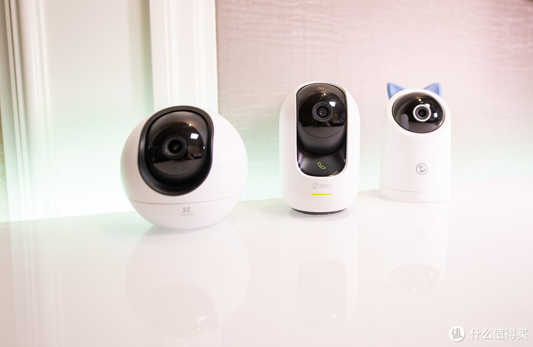 家用摄像头年度评测， 三款2K到3K高清分辨率的云台摄像头对比， 360摄像机 8 Max， 萤石 C6， 海雀AI