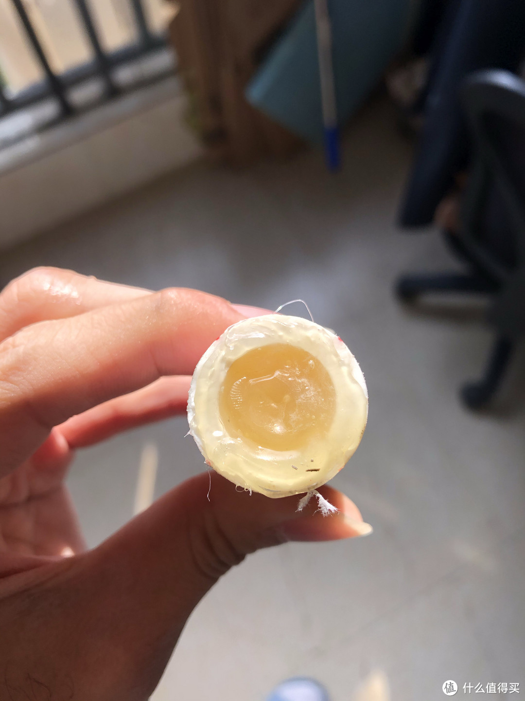 底部用热熔胶堵上,一会好灌水