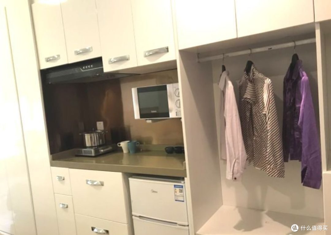 35㎡单身公寓，阳台改造成卫生间和洗衣房，不用再为晾衣服烦恼了