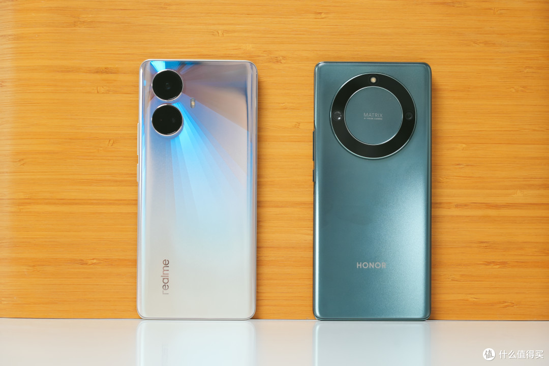 千元高颜值曲面屏手机的王者对决：真我10 Pro+ VS 荣耀X40对比体验