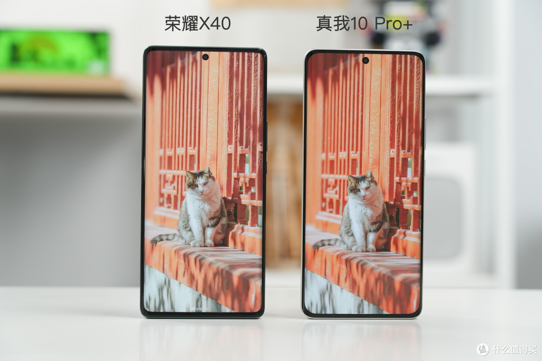 千元高颜值曲面屏手机的王者对决：真我10 Pro+ VS 荣耀X40对比体验