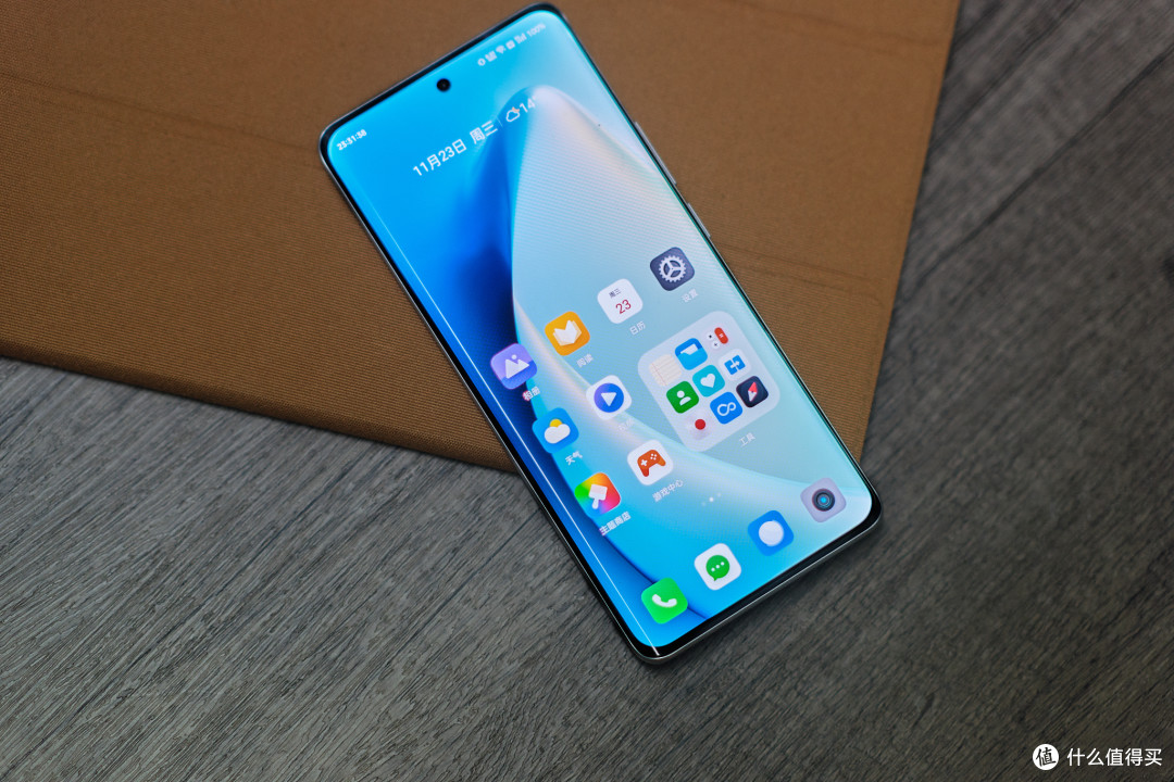 真我 10 Pro+:从一块好曲屏说起