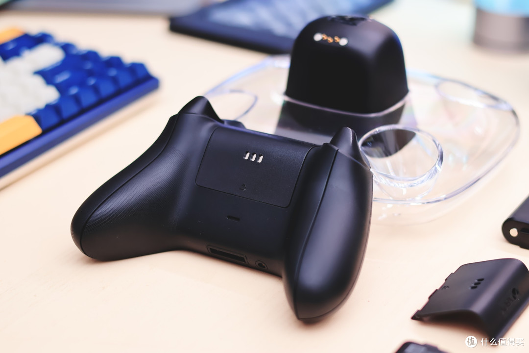 无线充电+高颜值收纳 八位堂燃云 Xbox 双充底座