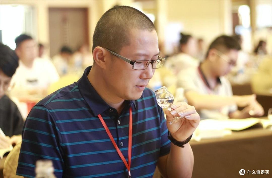 品酒究竟如何点菜行家牢记这3点轻松品味好酒