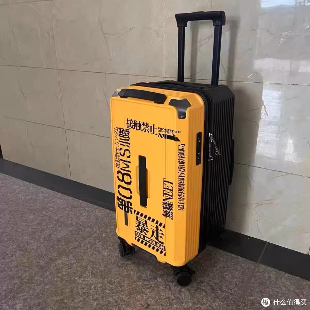 黄黑撞色，非常可爱的一个宝藏行李箱