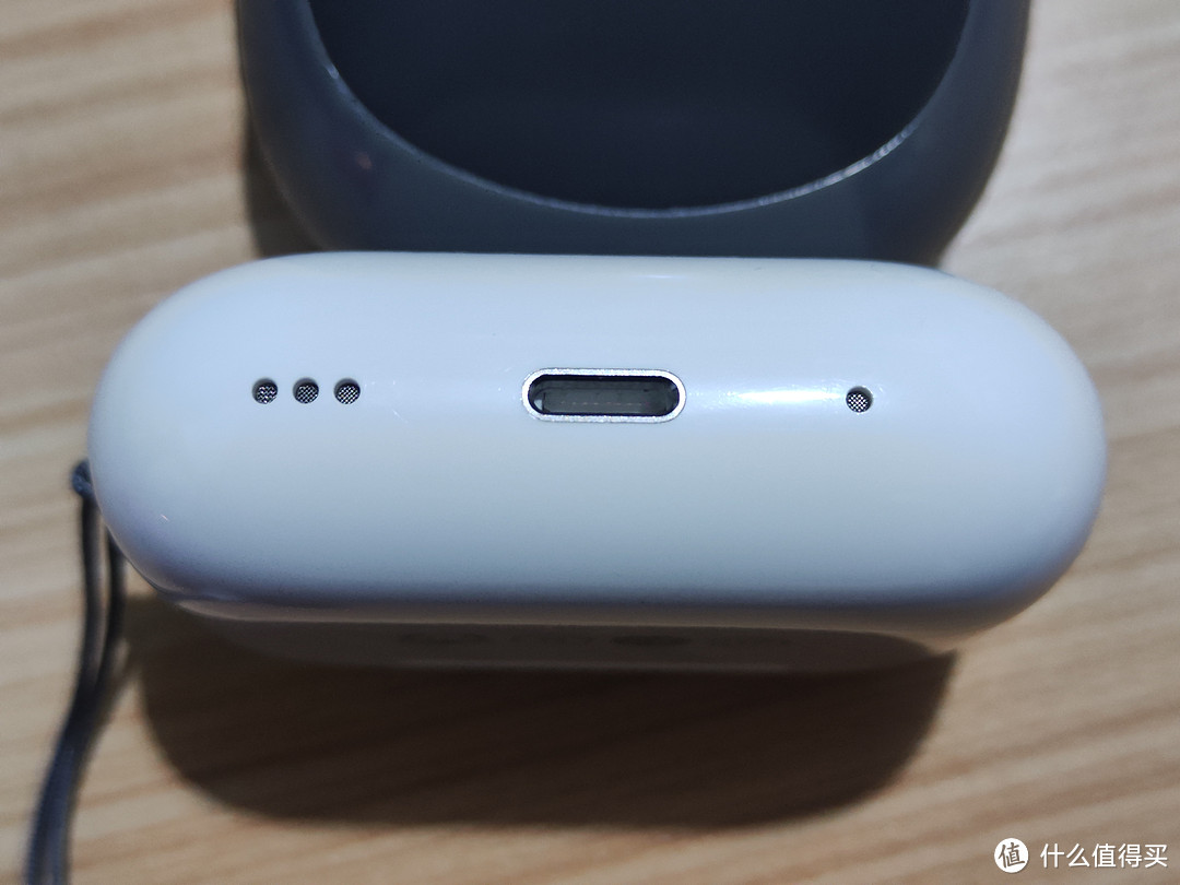 AirPods Pro 2底部扬声器