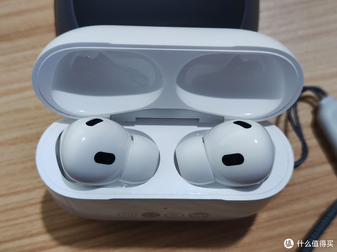 AirPods Pro 2顶部