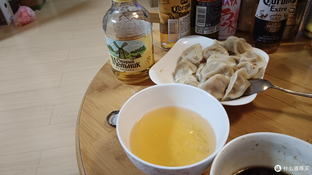 这才是啤酒的正确接地气的喝法,用最青岛的喝法来测试一下不用辅料的俄罗斯老米勒啤到底怎样