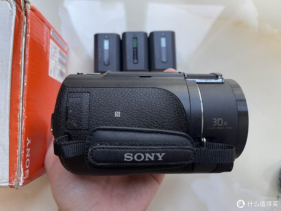 SONY 古董DV机不敌千元手机？20倍光学变焦+4K是真好玩