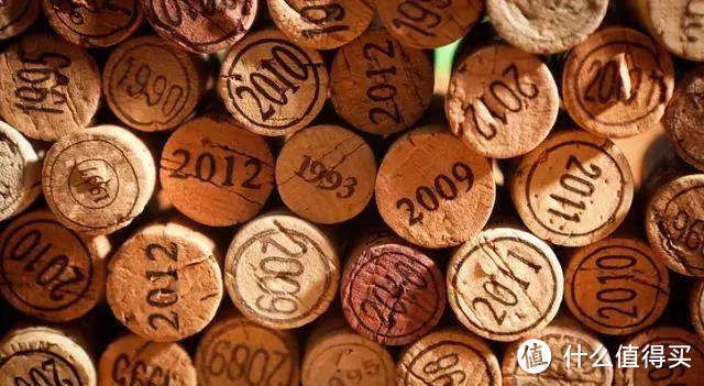 葡萄酒里的好年份到底好在哪里？82年的拉菲为什么那么香？附加双12葡萄酒推荐！