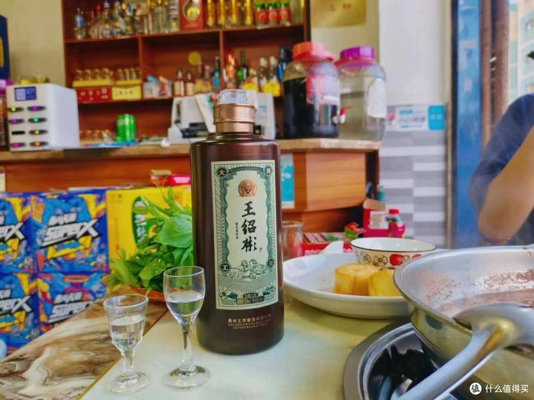 酒桌上,经常有这3个“小动作”的人,“面善心狠”,要敬而远之