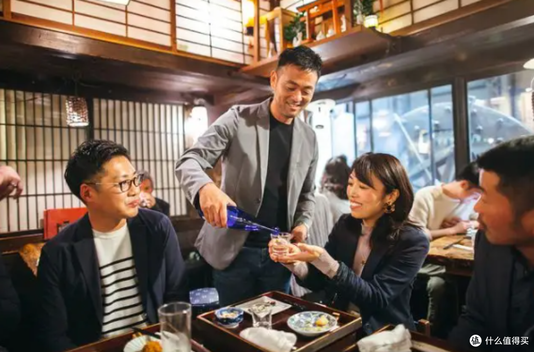 广东老总参加聚会,暴出3个“陋习”被人笑掉大牙,网友:自作自受