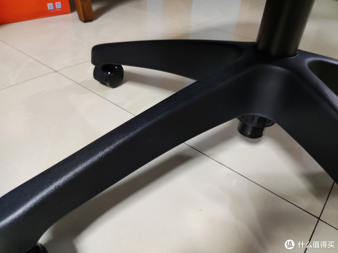 永艺沃克 不坐怎么都好的人体工学椅