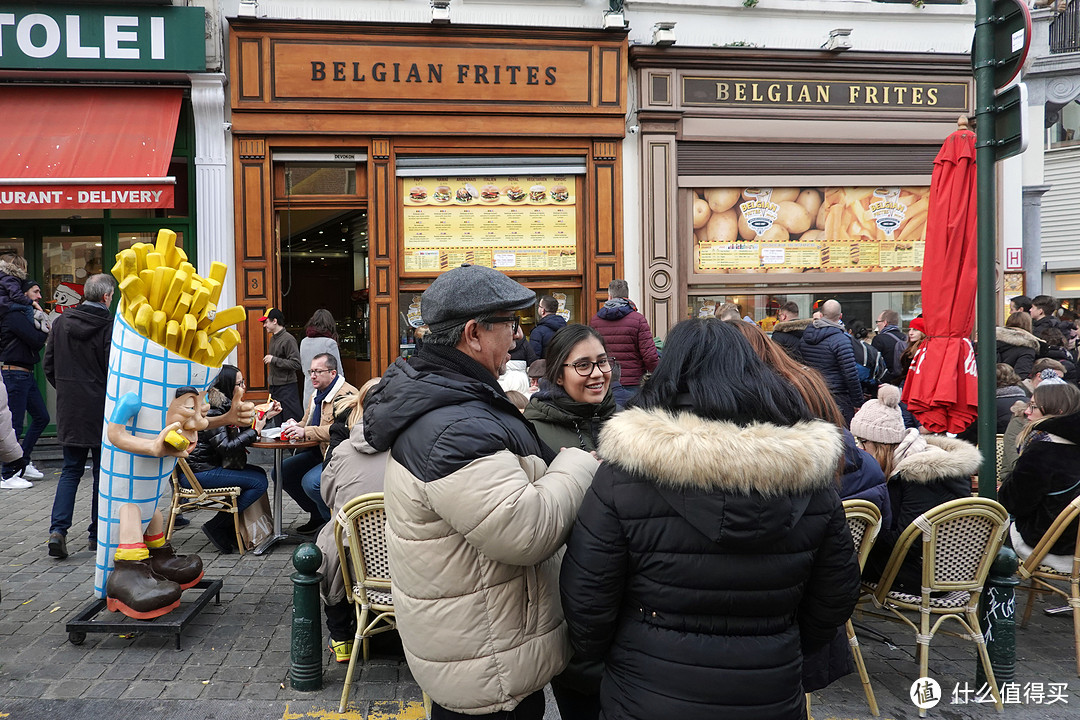 布鲁塞尔的薯条店，永远都有很多人…