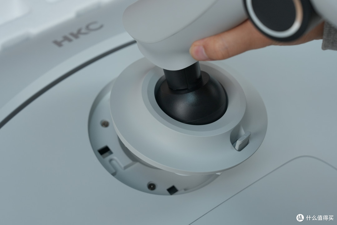 用实力宣示什么叫“没有短板”——HKC 240Hz高刷电竞MiniLED显示器 XG272Q Max