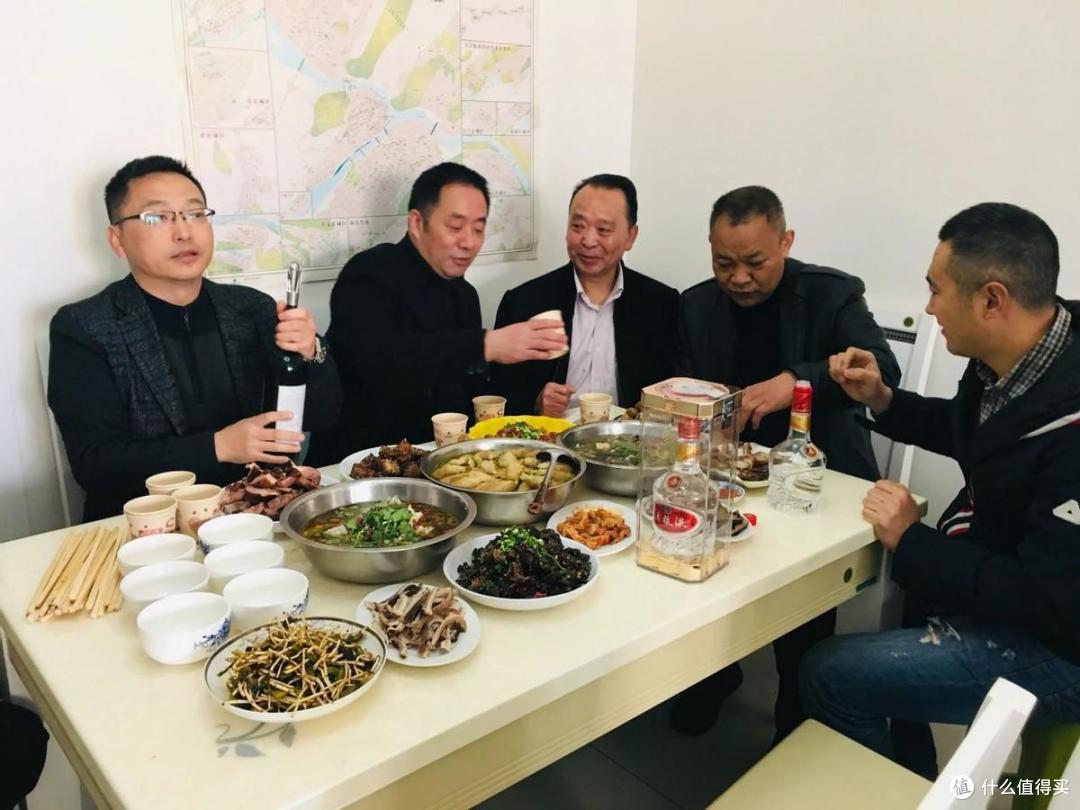 才22岁就有了20年的“酒龄”?李伟表示:40岁大叔都没他会喝