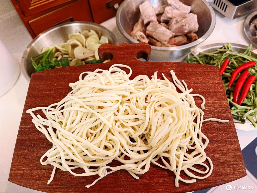 一口铁锅蒸煮人间烟火味——和吉奈的每一天