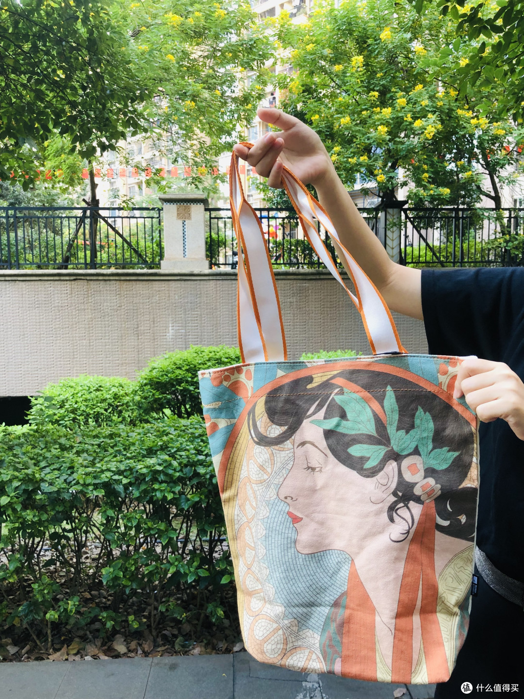 背这款帆布包去菜市场买菜,估计回头率满满!