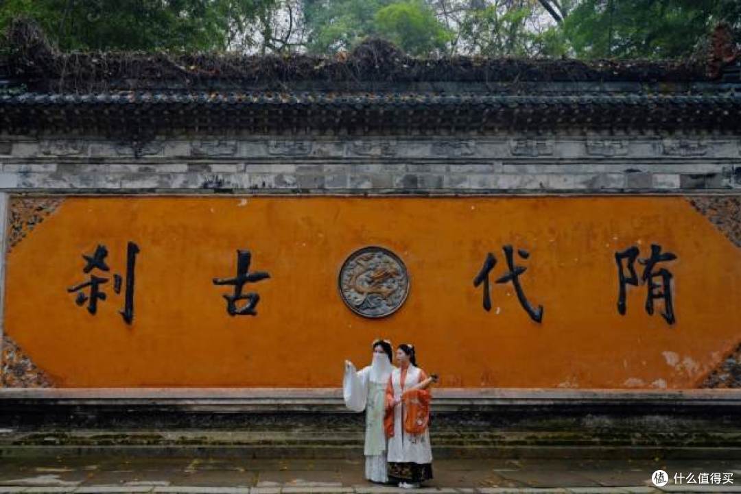 浙江有个小县,旅游名气不大却是济公故里,还藏着一座国宝寺院