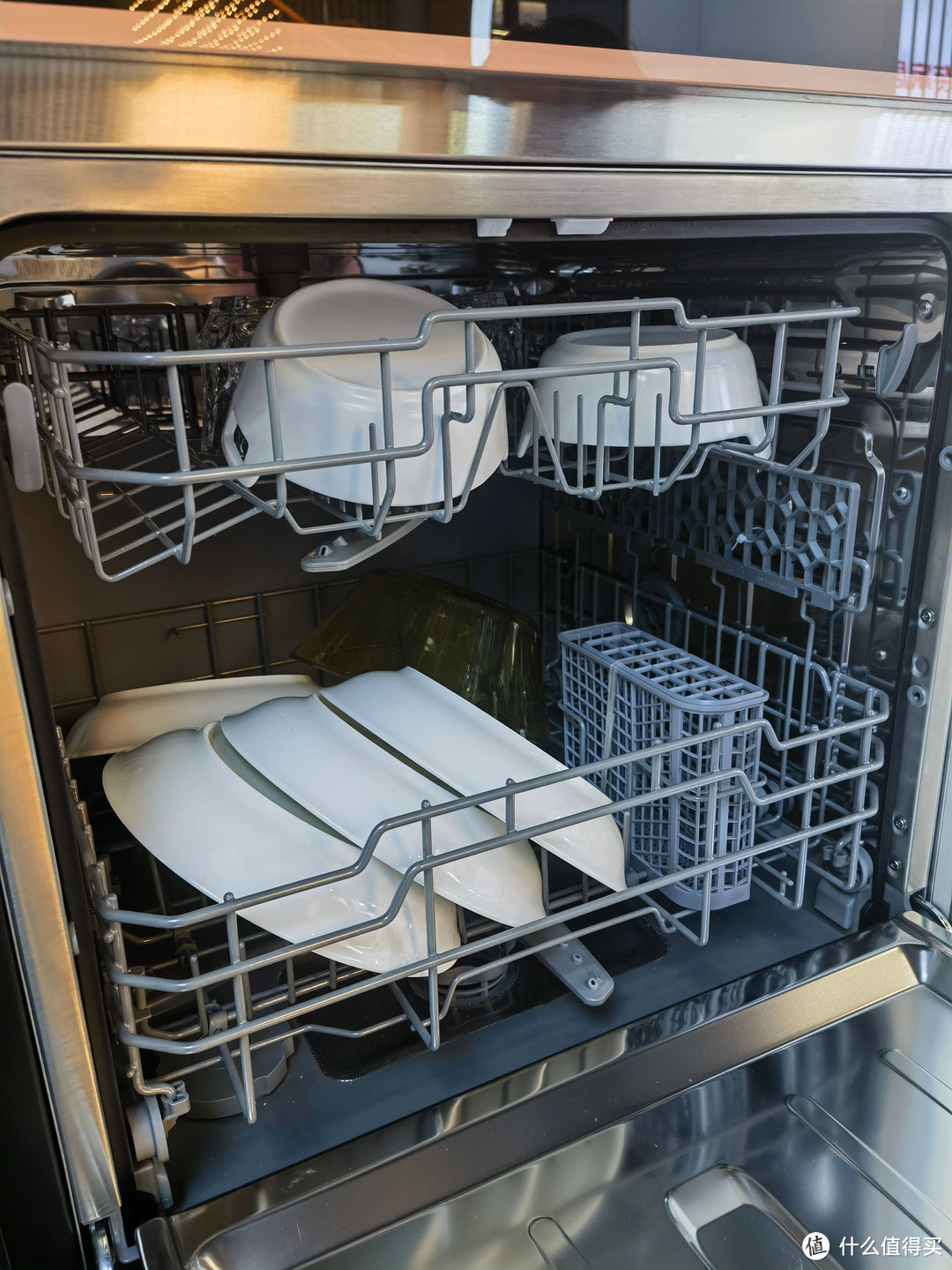 现代厨房选购洗碗机集成水槽的三个要点
