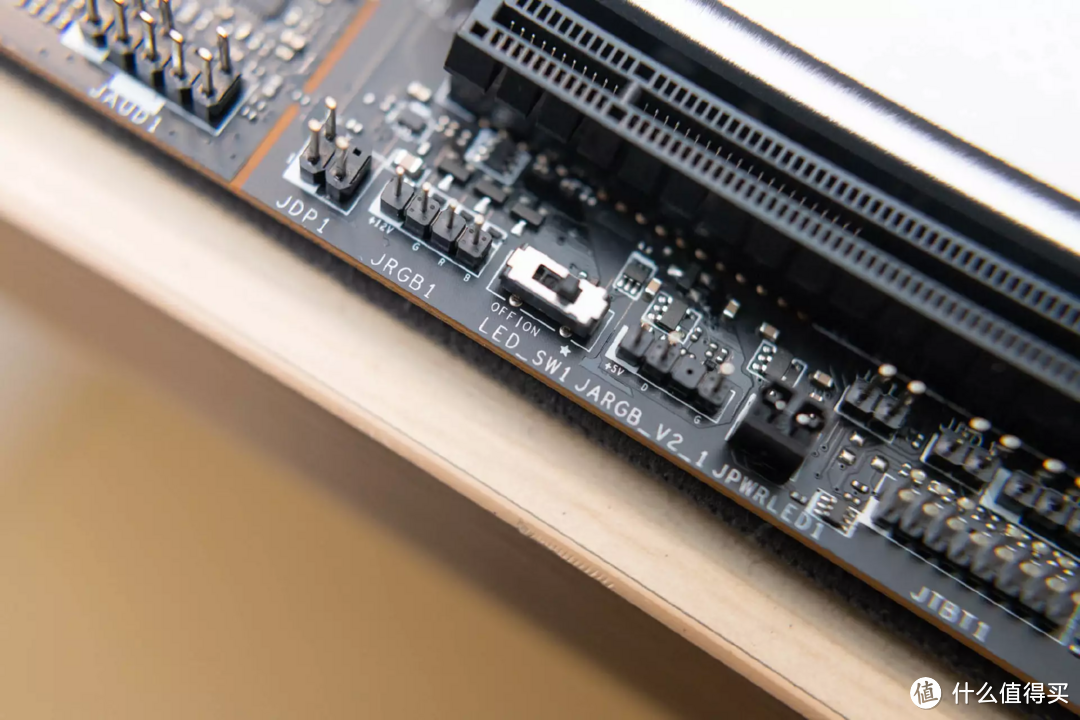 用料扎实，接口豪华，微星Z790 EDGE WIFI DDR5刀锋主板开箱