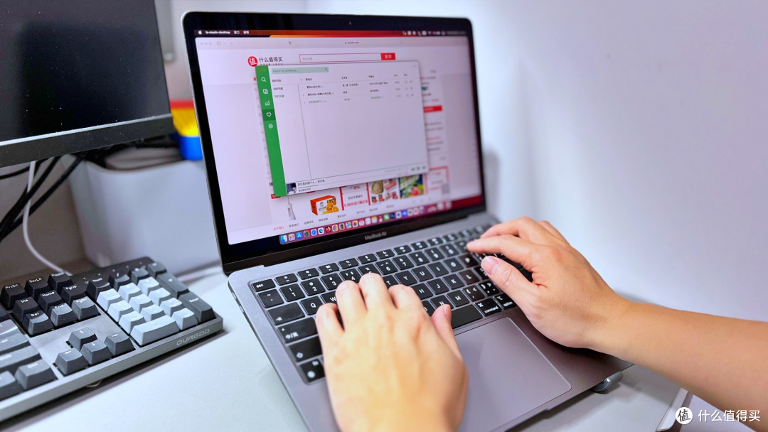 ORICO奥睿科桌搭套装提升MacBook体验