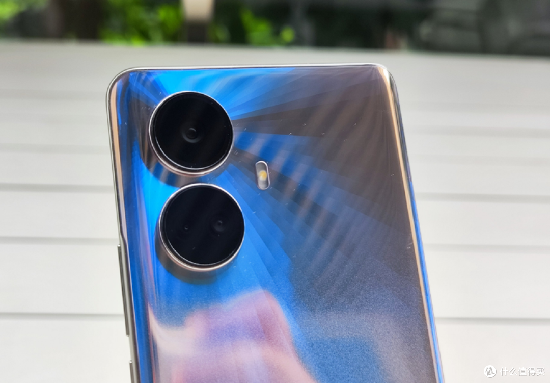 真我10 Pro+：1699元就能得到极致的影音拍照体验，超高性价比