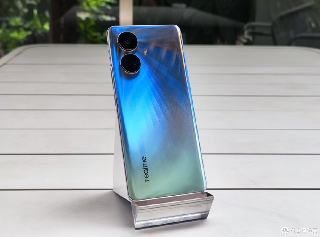 真我10 Pro+：1699元就能得到极致的影音拍照体验，超高性价比
